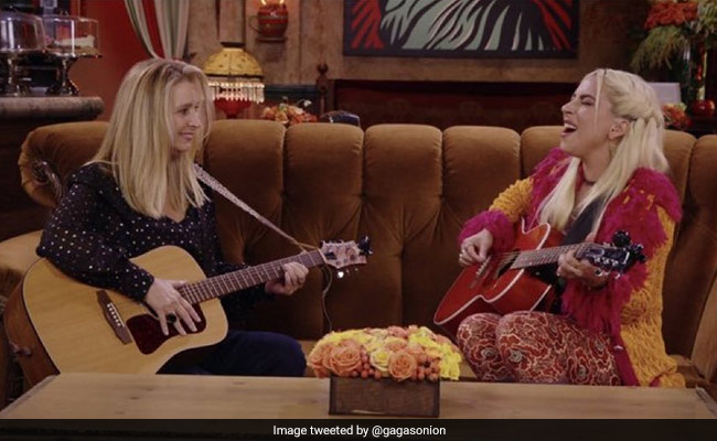 <i>F.R.I.E.N.D.S</i> Reunion: Can Lady Gaga Out-Phoebe Lisa Kudrow On <i>Smelly Cat</i>? Twitter's Verdict