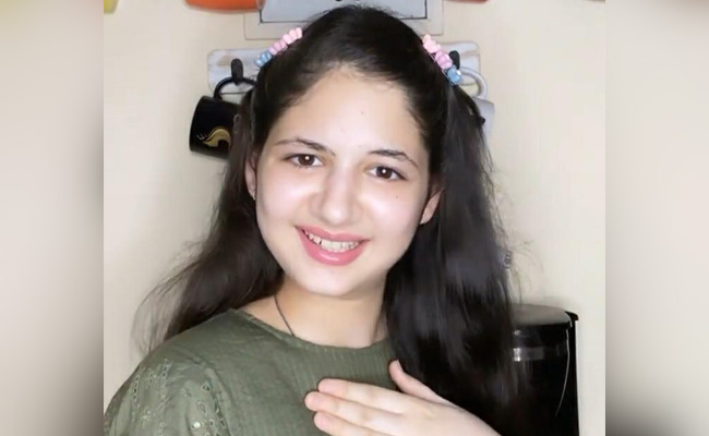 हर्षाली मल्होत्रा ने खुद को बताया 'फूल से भी ज्यादा खूबसूरत' तो फैन्स ने यूं दिए रिएक्शन- देखें Video