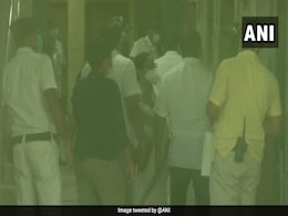 'मुझे भी अरेस्ट करें' : दो मंत्रियों की गिरफ्तारी पर CBI दफ्तर में बिफरीं CM ममता बनर्जी 'मुझे भी अरेस्ट करें' : दो मंत्रियों की गिरफ्तारी पर CBI दफ्तर में बिफरीं CM ममता बनर्जी