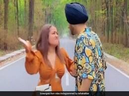 नेहा कक्कड़ ने पति रोहनप्रीत को मारा थप्पड़! Video हुआ वायरल नेहा कक्कड़ ने पति रोहनप्रीत को मारा थप्पड़! Video हुआ वायरल