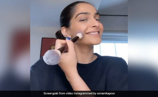 सोनम कपूर ने शेयर किया मेकअप Video तो पति आनंद आहूजा ने खोला राज- मैं नाश्ता बना रहा था और तुम...