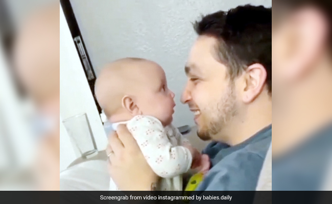 गोद में लेकर खिला रहा था पिता, गुस्से में बच्चे ने हवा में उछलकर काट ली नाक - 30 लाख बार देखा गया Video गोद में लेकर खिला रहा था पिता, गुस्से में बच्चे ने हवा में उछलकर काट ली नाक - 30 लाख बार देखा गया Video