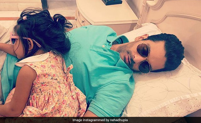 Who Takes "Afternoon Naps With Their Sunglasses On?" This Celeb Dad And Daughter