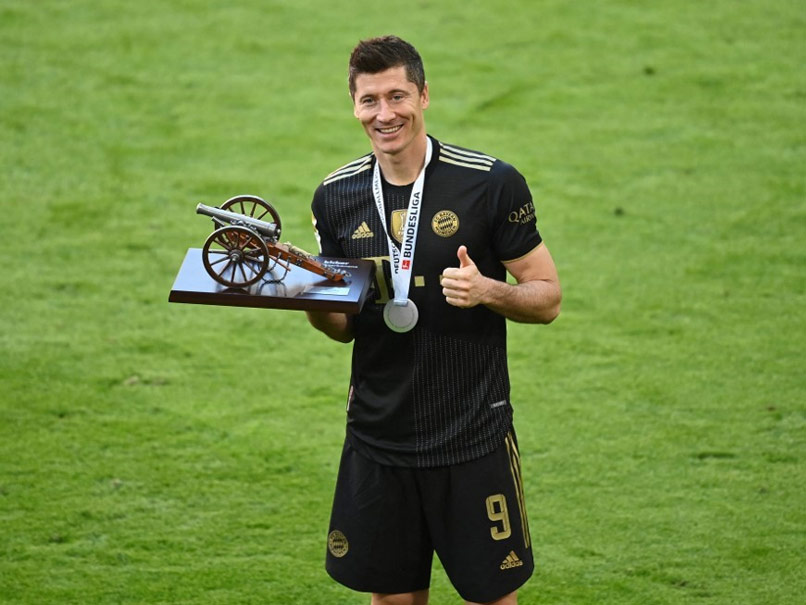 Robert Lewandowski Finally Topples Gerd Mueller's Bundesliga Goal Record