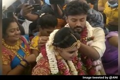 SpiceJet Crew Derostered After Viral Video Of Mid-Air Wedding: Report SpiceJet Crew Derostered After Viral Video Of Mid-Air Wedding: Report