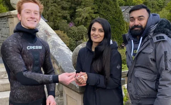 भारतीय मूल के कपल ने इंग्लैंड की झील में गिरा दी थी रिंग, गोताखोर ने 20 मिनट में खोजा