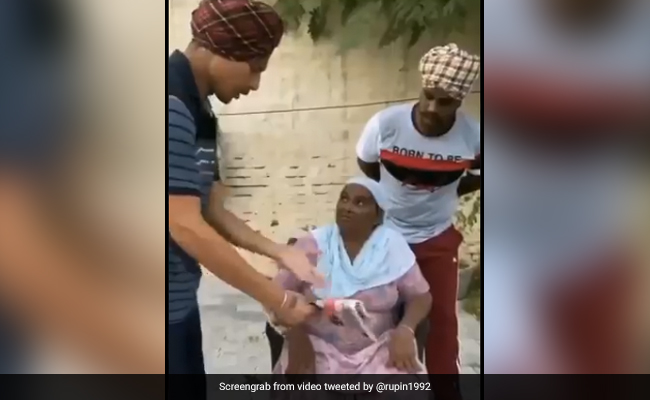 Blood Report आई नॉर्मल, तो दादी हो गई निराश, बोलीं - ‘डेढ़ सौ रुपए भी ले लिए और…’ - देखें Funny Video