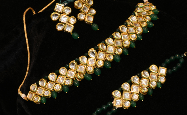 Give An Elegant Touch To Your Ethnic Outfits With Beautiful Jewellery