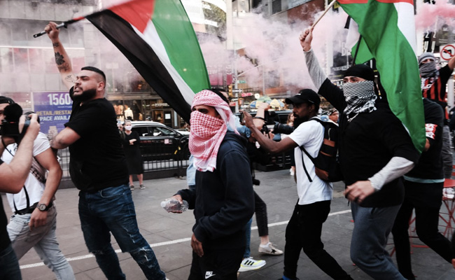 Violent Clash Between Pro-Israel, Pro-Palestinian Protestors In New York