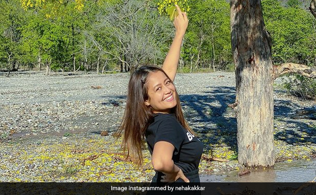 कोरोना वायरस के बीच Neha Kakkar ले रहीं उत्तराखंड की खूबसूरती का मजा, शेयर कीं दिलकश तस्वीरें  