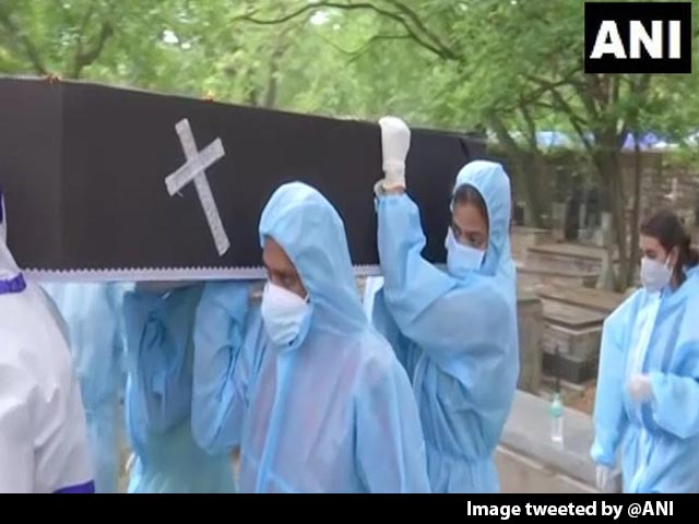 COVID Warriors: Bengaluru Cousins Help Bury People Who Died Of COVID-19