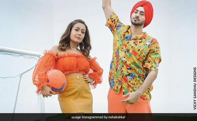 नेहा कक्कड़ के नए गाने  Khad Tainu Main Dassa का पोस्टर रिलीज, पति के साथ कूल अंदाज में आएंगी नजर