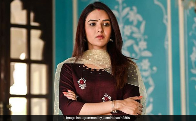 जैस्मिन भसीन की मां हुईं कोरोना संक्रमित, छलका एक्ट्रेस का दर्द, कहा- 'अस्पतालों में बेड मिलना एक चुनौती'
