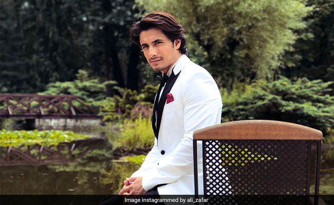 पाकिस्तानी एक्टर अली जफर ने भारत के लिए मांगी दुआ, बोले- इस मुश्किल घड़ी में आपके साथ खड़े हैं...