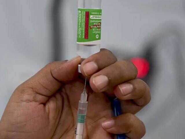 वैक्सीन कब लगवाएं, Vaccine के बाद भी संक्रमण हो जाए तो क्या करें? जानें वैक्सीनेशन से जुड़े सवालों का जवाब