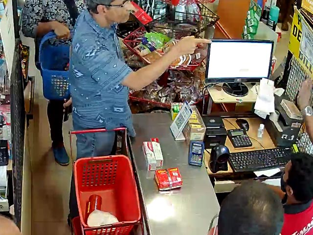 "Foolish Rules...": Doctor Without Mask Argues At Karnataka Mall, Charged