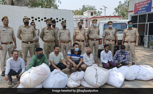 यूपी में पुलिस के हत्थे चढ़ा कफन चोरों का गिरोह, पकड़े गए लोगों में 3 एक ही परिवार से...