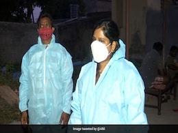 इंसानियत के जज़्बे को सलाम! नर्स की नौकरी छोड़ लावारिस कोरोना शवों का अंतिम संस्कार करती है ये महिला इंसानियत के जज़्बे को सलाम! नर्स की नौकरी छोड़ लावारिस कोरोना शवों का अंतिम संस्कार करती है ये महिला