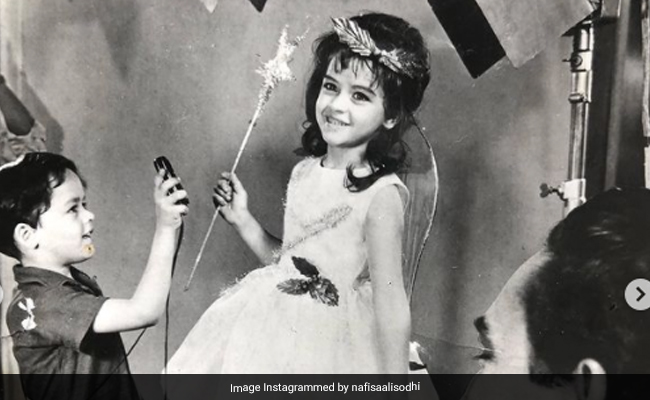 The Little Fairy In This Pic Is Now 64. Any Guesses Who The Actress Is?