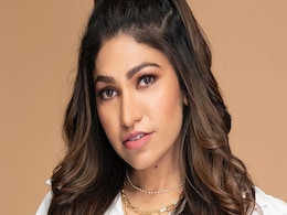 Singer Tulsi Kumar Comes Forward To Support 5000 People Affected By Covid-19 Singer Tulsi Kumar Comes Forward To Support 5000 People Affected By Covid-19