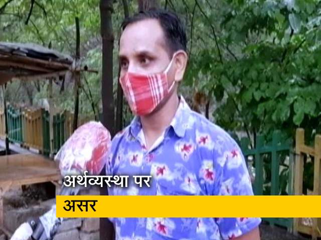 कोरोना का कहर : नौकरियों पर आंच, कई डर से नहीं जा रहे काम पर