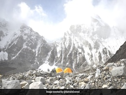 Bahrain Prince Scales Mt Everest's New Height, 1st Foreign Team To Do So Bahrain Prince Scales Mt Everest's New Height, 1st Foreign Team To Do So