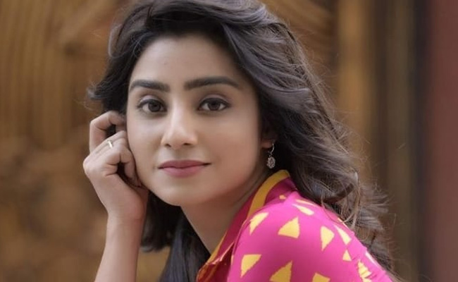 बालिका वधू फेम नेहा मर्दा को आया Bigg Boss 15 का ऑफर, बोलीं- जीत सकती हूं शो क्योंकि..