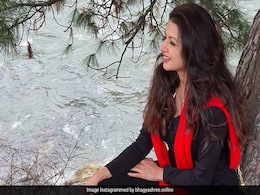 Bhagyashree ने नदी किनारे बैठ शेयर कीं खूबसूरत तस्वीरें, फैन्स बोले- आप पॉजिटिव एनर्जी की पॉवरहाउस हो Bhagyashree ने नदी किनारे बैठ शेयर कीं खूबसूरत तस्वीरें, फैन्स बोले- आप पॉजिटिव एनर्जी की पॉवरहाउस हो