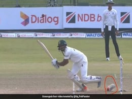 SL vs BAN: बांग्लादेशी बल्लेबाज का शॉट खेलते वक्त खुल गया जूता और ऐसे हो गया आउट..देखें Video SL vs BAN: बांग्लादेशी बल्लेबाज का शॉट खेलते वक्त खुल गया जूता और ऐसे हो गया आउट..देखें Video