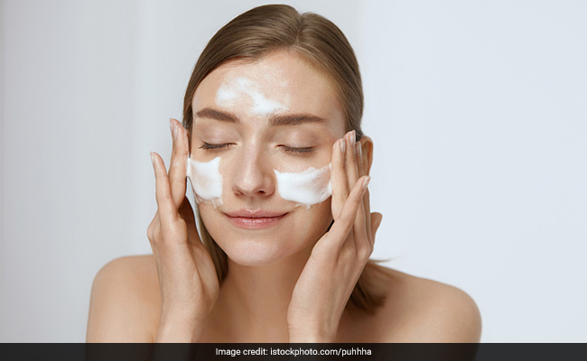 7 Top Face Washes To Buy That Target Acne And Pimples In Summer