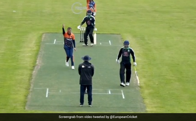 अंपायर ने गेंदबाज से लिए मजे, आउट देने में कराया लंबा इंतजार- Viral Video
