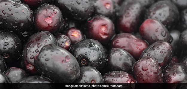 Jamun's are rich in vitamin C which helps treat UTIs