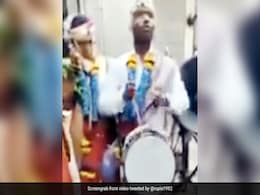 दूल्हे ने अपनी ही शादी में बजाया बैंड, देखती रह गई दुल्हन, IPS बोला- 'आत्मनिर्भर दूल्हा' - देखे Video दूल्हे ने अपनी ही शादी में बजाया बैंड, देखती रह गई दुल्हन, IPS बोला- 'आत्मनिर्भर दूल्हा' - देखे Video