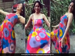 'संध्या बींदणी' दीपिका सिंह ने किया Rain Dance, फैंस बोले- ज्यादा मत भीगो कोरोना चल रहा है...देखें Video 'संध्या बींदणी' दीपिका सिंह ने किया Rain Dance, फैंस बोले- ज्यादा मत भीगो कोरोना चल रहा है...देखें Video