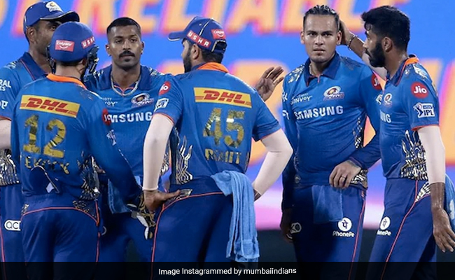 MI के फील्डिंग कोच ने ऐसा कहकर चौंकाया, 'सीनियर भारतीय खिलाड़ियों को बायो बबल में रोक-टोक पसंद नहीं था'