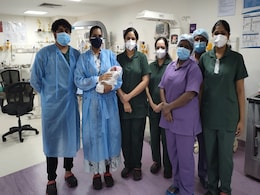 हैदराबाद में जन्मजात कोरोना संक्रमित बच्चे को मौत के मुंह से बचा लाए डॉक्टर, वेंटिलेटर पर था नवजात हैदराबाद में जन्मजात कोरोना संक्रमित बच्चे को मौत के मुंह से बचा लाए डॉक्टर, वेंटिलेटर पर था नवजात