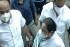 Mamata Banerjee At CBI Office, 2 Ministers Face Arrest In Narada Bribery Case Mamata Banerjee At CBI Office, 2 Ministers Face Arrest In Narada Bribery Case