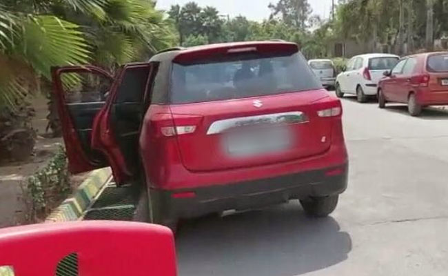 Woman Dies In Car Outside Noida Hospital, Gasping, Unable To Find Bed