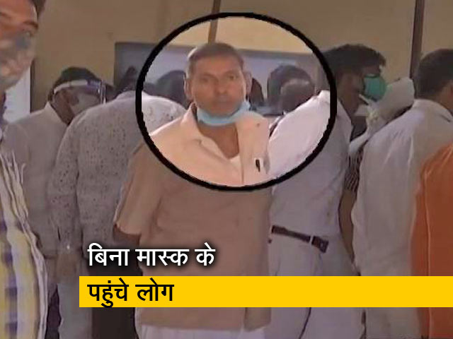 यूपी पंचायत चुनाव: मतगणना में उड़ी कोरोना नियमों की धज्जियां