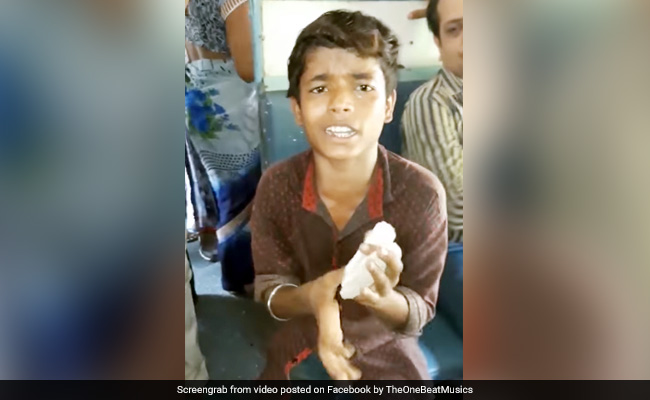 ट्रेन में बच्चे ने हाथ से म्यूजिक देते हुए गाया अरिजीत सिंह का सुपरहिट गाना, 2 करोड़ बार देखा गया Video ट्रेन में बच्चे ने हाथ से म्यूजिक देते हुए गाया अरिजीत सिंह का सुपरहिट गाना, 2 करोड़ बार देखा गया Video