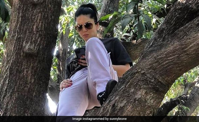 When Sunny Leone Wants To Keep Her Phone Chats Secret, She Does This