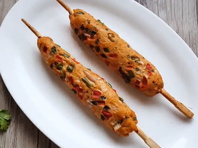 How To Make Chicken Gilafi Kebab | Easy Gilafi Kebab Recipe Video