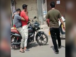 मध्य प्रदेश : बीमार वकील को मेडिकल कॉलेज में समय पर नहीं मिला इलाज, बाइक पर तोड़ा दम मध्य प्रदेश : बीमार वकील को मेडिकल कॉलेज में समय पर नहीं मिला इलाज, बाइक पर तोड़ा दम