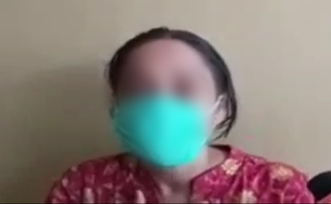 'मेरे पति को पानी तक नहीं दिया....मेरा दुपट्टा भी खींच लिया'- महिला ने सुनाई दर्दनाक आपबीती