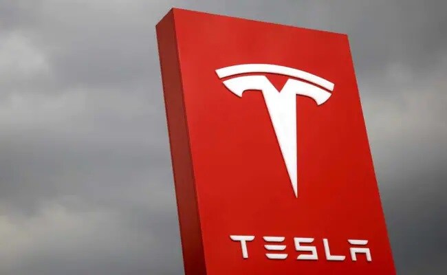 Tesla Posts Record Profits, Offers Muddy Outlook For Batteries, Cybertruck