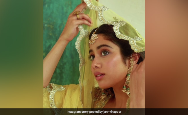 Janhvi Kapoor Glows Brighter Than The <i>Eid Ka Chand</i> With Her Dewy Makeup