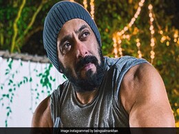 सलमान खान का बड़ा ऐलान, 25 हजार डेली वेज वर्करों के खाते में ट्रांसफर करेंगे रुपये  सलमान खान का बड़ा ऐलान, 25 हजार डेली वेज वर्करों के खाते में ट्रांसफर करेंगे रुपये