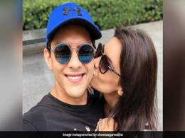 What Aditya Narayan Wrote On His Wife Shweta Agarwal's Loved-Up Post What Aditya Narayan Wrote On His Wife Shweta Agarwal's Loved-Up Post