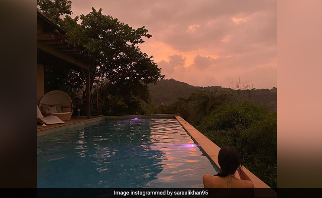 "Take Me Back": Sara Ali Khan Looks Stunning In This Throwback Pool Pic