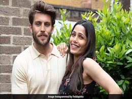 स्लमडॉग मिलिनेयर फेम फ्रीडा पिंटो बनने वाली हैं मां, बेबी बंप फ्लॉन्ट करते हुए दी खुशखबरी- देखें Photos स्लमडॉग मिलिनेयर फेम फ्रीडा पिंटो बनने वाली हैं मां, बेबी बंप फ्लॉन्ट करते हुए दी खुशखबरी- देखें Photos